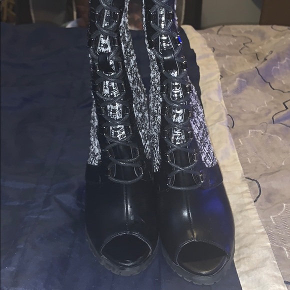 Black heels - Picture 2 of 4